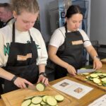 30.08.2022. Kielce. Warsztaty kulinarne dla uchodźców z Ukrainy i kielczan / Fot. Iwona Murawska - Radio Kielce