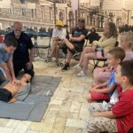 02.08.2022. Kielce. Szkolenie dla obywateli Ukrainy w udzielaniu pierwszej pomocy, organizowane przez kielecką straż miejską / Fot. Monika Miller - Radio Kielce