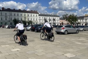 10.08.2022. Kielce. Policjanci na rowerach / Fot. Monika Miller - Radio Kielce