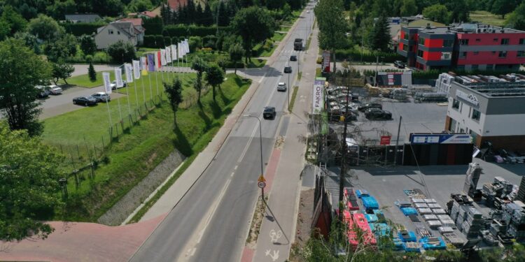 08.08.2022. Kielce. Ścieżka rowerowa na ulicy Warszawskiej / Fot. Jarosław Kubalski - Radio Kielce