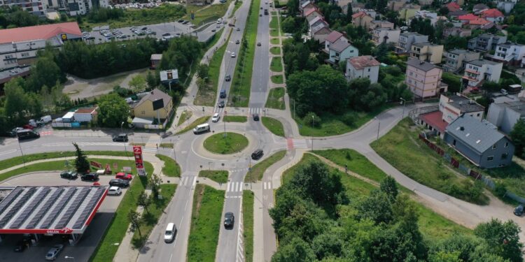 08.08.2022. Kielce. Ścieżka rowerowa na ulicy Warszawskiej / Fot. Jarosław Kubalski - Radio Kielce