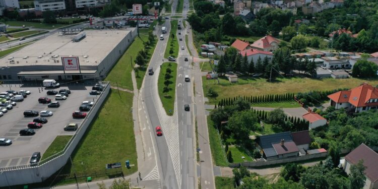 08.08.2022. Kielce. Ścieżka rowerowa na ulicy Warszawskiej / Fot. Jarosław Kubalski - Radio Kielce