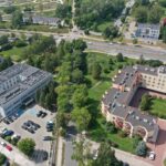 19.08.2022. Kielce. Skrzyżowanie ulic Jagiellońskiej i Karczówkowskiej. Drzewa przeznaczone do wycinki / Fot. Jarosław Kubalski - Radio Kielce