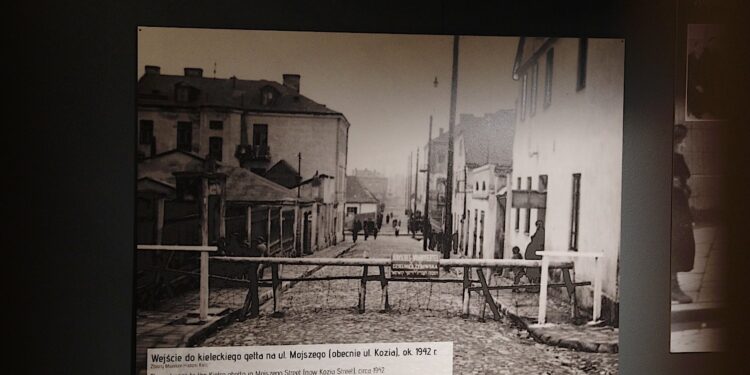 Kielce. Muzeum Historii Kielc. Wystawa „Kielce - Keltz. Historia społeczności żydowskiej” / Fot. Jarosław Kubalski - Radio Kielce