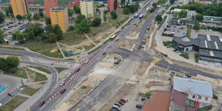 22.08.2022. Przebudowa skrzyżowania Alei Solidarności z Aleją Tysiąclecia Państwa Polskiego / Fot. Jarosław Kubalski - Radio Kielce