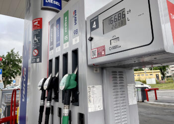 Wyższa stawka zwrotu akcyzy za paliwo rolnicze w 2023 roku - Radio Kielce