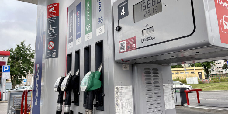 Wyższa stawka zwrotu akcyzy za paliwo rolnicze w 2023 roku - Radio Kielce