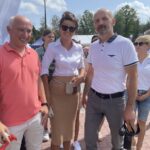 21.08.2022. Starachowice, X edycja biegu MAN-ia Biegania. Na zdjęciu (od lewej): Mehmet Sermet - szef zakładu MAN w Starachowicach, Katarzyna Michta - MAN Statrachowice i Krzysztof Szczygieł - dyrektor MOSiR Starachowice / Fot. Anna Głąb - Radio Kielce