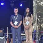 27.08.2022. Starachowice. X Blues pod Piecem. Na zdjęciu (od lewej): dyrektor MPiT Paweł Kołodziejski, wicedyrektor MPiT Wioletta Sobieraj / Fot. Anna Głąb – Radio Kielce