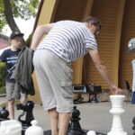 03.08.2022. Kielce. Park Miejski. Wakacyjna Szkoła Szachowa Radia Kielce / Fot. Wiktor Taszłow - Radio Kielce