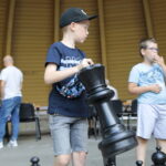 03.08.2022. Kielce. Park Miejski. Wakacyjna Szkoła Szachowa Radia Kielce / Fot. Wiktor Taszłow - Radio Kielce