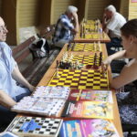 03.08.2022. Kielce. Park Miejski. Wakacyjna Szkoła Szachowa Radia Kielce / Fot. Wiktor Taszłow - Radio Kielce