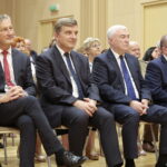 05.08.2022. Kielce. Wręczenie odznaczeń państwowych. Na zdjęciu (od lewej): Zbigniew Koniusz - wojewoda świętokrzyski, Andrzej Pruś - przewodniczący Sejmiku Województwa Świętokrzyskiego, Andrzej Bętkowski - marszałek województwa świętokrzyskiego, Marek Bogusławski - wicemarszałek województwa świętokrzyskiego