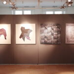 08.08.2022. Kielce. Wystawy w BWA. Triennale „Srebrny Czworokąt” i „Powłoka” Andrzeja Fydrycha / Fot. Wiktor Taszłow - Radio Kielce