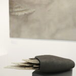 08.08.2022. Kielce. Wystawy w BWA. Triennale „Srebrny Czworokąt” i „Powłoka” Andrzeja Fydrycha / Fot. Wiktor Taszłow - Radio Kielce