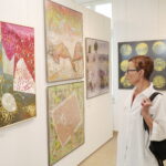 08.08.2022. Kielce. Wystawy w BWA. Triennale „Srebrny Czworokąt” i „Powłoka” Andrzeja Fydrycha / Fot. Wiktor Taszłow - Radio Kielce