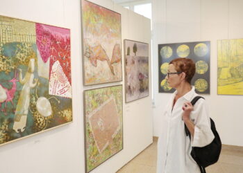 08.08.2022. Kielce. Wystawy w BWA. Triennale „Srebrny Czworokąt” i „Powłoka” Andrzeja Fydrycha / Fot. Wiktor Taszłow - Radio Kielce