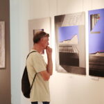 08.08.2022. Kielce. Wystawy w BWA. Triennale „Srebrny Czworokąt” i „Powłoka” Andrzeja Fydrycha / Fot. Wiktor Taszłow - Radio Kielce