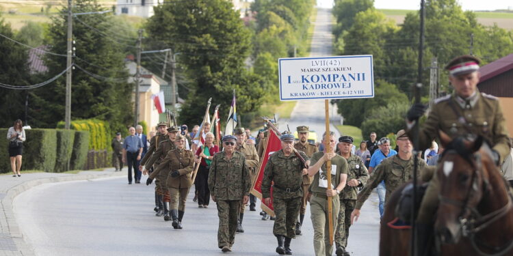 08.08.2022. Wodzisław. Marsz Szlakiem I Kompanii Kadrowej / Fot. Wiktor Taszłow - Radio Kielce