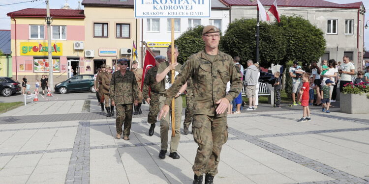 08.08.2022. Wodzisław. Marsz Szlakiem I Kompanii Kadrowej / Fot. Wiktor Taszłow - Radio Kielce