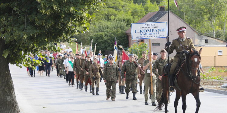 08.08.2022. Wodzisław. Marsz Szlakiem I Kompanii Kadrowej / Fot. Wiktor Taszłow - Radio Kielce