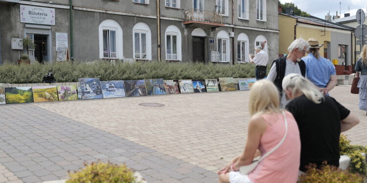 09.08.2022. Chęciny. Happening towarzyszący plenerowi Towarzystwa Sztuk Pięknych / Fot. Wiktor Taszłow - Radio Kielce