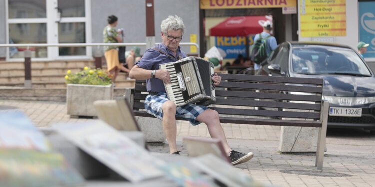 09.08.2022. Chęciny. Happening towarzyszący plenerowi Towarzystwa Sztuk Pięknych / Fot. Wiktor Taszłow - Radio Kielce