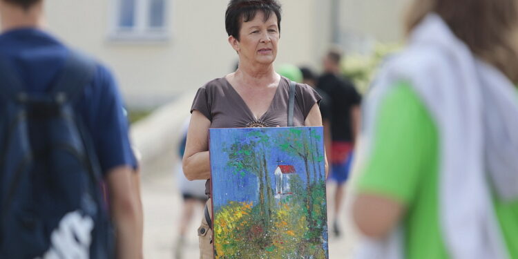 09.08.2022. Chęciny. Happening towarzyszący plenerowi Towarzystwa Sztuk Pięknych / Fot. Wiktor Taszłow - Radio Kielce