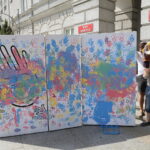 19.08.2022. Kielce. Przekazanie tryptyku wykonanego przez dzieci na licytację w ramach obchodów Dnia Niepodległości Ukrainy / Fot. Wiktor Taszłow - Radio Kielce