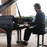 Oddany muzyce, wielki pasjonat, geniusz. Artysta z Włoch oczarował słuchaczy „Chopinowskich inspiracji” - Radio Kielce 19.08.2022. Kielce. „Chopinowskie inspiracje”, koncert. Gra Alexander Gadijev. / Fot. Wiktor Taszłow - Radio Kielce.