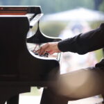 Oddany muzyce, wielki pasjonat, geniusz. Artysta z Włoch oczarował słuchaczy „Chopinowskich inspiracji” - Radio Kielce 19.08.2022. Kielce. „Chopinowskie inspiracje”, koncert. Gra Alexander Gadijev. / Fot. Wiktor Taszłow - Radio Kielce.