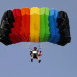 20.08.2022. Masłów. XXIII Mistrzostwach Związku Polskich Spadochroniarzy na celność lądowania / Fot. Wiktor Taszłow - Radio Kielce