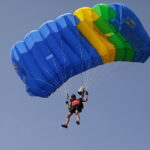 20.08.2022. Masłów. XXIII Mistrzostwach Związku Polskich Spadochroniarzy na celność lądowania / Fot. Wiktor Taszłow - Radio Kielce