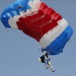 20.08.2022. Masłów. XXIII Mistrzostwach Związku Polskich Spadochroniarzy na celność lądowania / Fot. Wiktor Taszłow - Radio Kielce