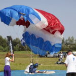 20.08.2022. Masłów. XXIII Mistrzostwach Związku Polskich Spadochroniarzy na celność lądowania / Fot. Wiktor Taszłow - Radio Kielce