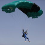 20.08.2022. Masłów. XXIII Mistrzostwach Związku Polskich Spadochroniarzy na celność lądowania / Fot. Wiktor Taszłow - Radio Kielce