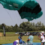 20.08.2022. Masłów. XXIII Mistrzostwach Związku Polskich Spadochroniarzy na celność lądowania / Fot. Wiktor Taszłow - Radio Kielce