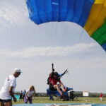 20.08.2022. Masłów. XXIII Mistrzostwach Związku Polskich Spadochroniarzy na celność lądowania / Fot. Wiktor Taszłow - Radio Kielce