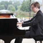 „Chopinowskie inspiracje”. Koncert jednego z najciekawszych młodych pianistów - Radio Kielce