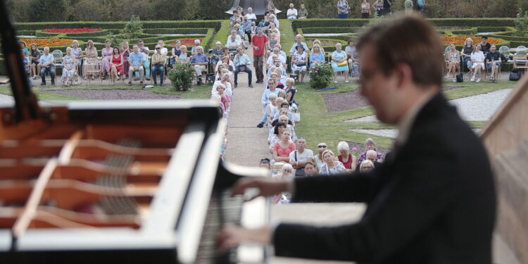 20.08.2022. Kielce. „Chopinowskie inspiracje”. Koncert Piotra Alexewicza. / Fot. Wiktor Taszłow - Radio Kielce