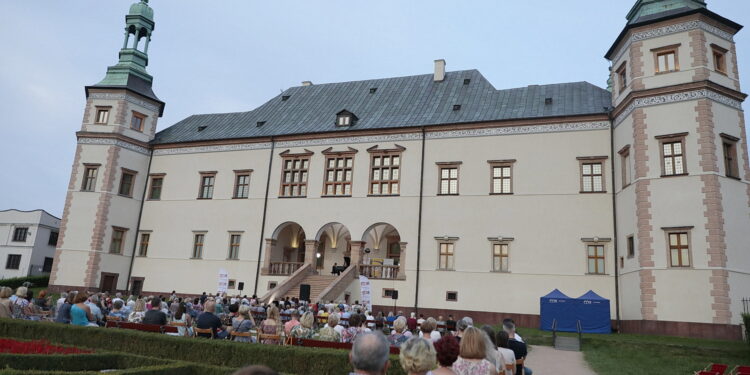 20.08.2022. Kielce. „Chopinowskie inspiracje”. Koncert Piotra Alexewicza. / Fot. Wiktor Taszłow - Radio Kielce