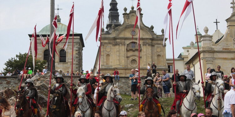 21.08.2022. Święty Krzyż. 410. rocznica urodzin księcia Jeremiego Wiśniowieckiego / Fot. Wiktor Taszłow - Radio Kielce