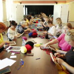 24.08.2022. Kielce. Dzień Niepodległości Ukrainy. Dom Środowisk Twórczych. Warsztaty haftowania / Fot. Wiktor Taszłow