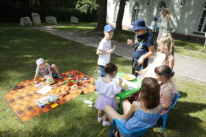 24.08.2022. Kielce. Dzień Niepodległości Ukrainy. Dom Środowisk Twórczych. Warsztaty haftowania / Fot. Wiktor Taszłow