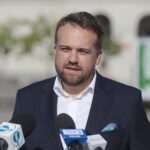 Pierwszy kandydat do senatu z listy Ruchu Marka Materka - Radio Kielce Mieszkańcy i przedsiębiorcy w Starachowicach znów dostaną po kieszeni