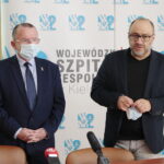 25.08.2022. Kielce. Na zdjęciu (od lewej): Marek Bogusławski, wicemarszałek województwa świętokrzyskiego, Bartosz Stemplewski, dyrektor Wojewódzkiego Szpitala Zespolonego w Kielcach / Fot. WIktor Taszłow - Radio Kielce
