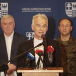 26.08.2022. Kielce, Wojewódzki Dom Kultury. II Rajd Rowerowy im. Westerplatczyków - konferencja. Na zdjęciu (przemawia): biskup Marian Florczyk. / Fot. Wiktor Taszłow - Radio Kielce.