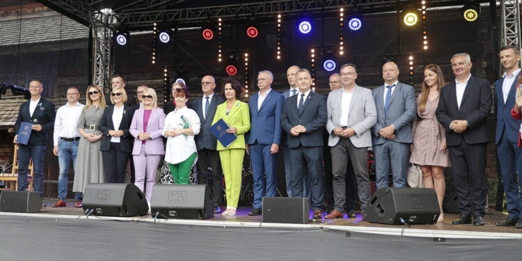 30.08.2022. Tokarnia. Piknik integracyjny w ramach projektu „Świętokrzyskie dla Ukrainy” / Fot. Wiktor Taszłow - Radio Kielce