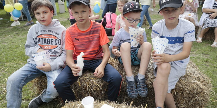 30.08.2022. Tokarnia. Piknik integracyjny w ramach projektu „Świętokrzyskie dla Ukrainy” / Fot. Wiktor Taszłow - Radio Kielce