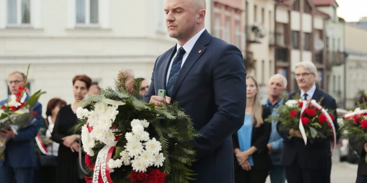 31.08.2022. Kielce. Uroczystości 42. rocznicy podpisania porozumień sierpniowych i powstania Solidarności. Na zdjęciu wicewojewoda Rafał Nowak. / Fot. Wiktor Taszłow - Radio Kielce.